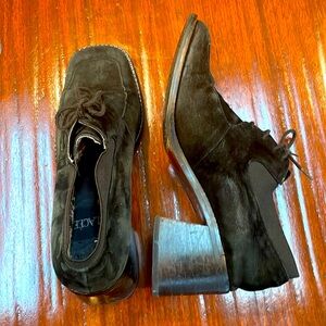 Vintage suede lace up platform oxfords. Chunky heel. Size 7